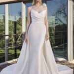 Abito da sposa stile minimal Pronovias 2026