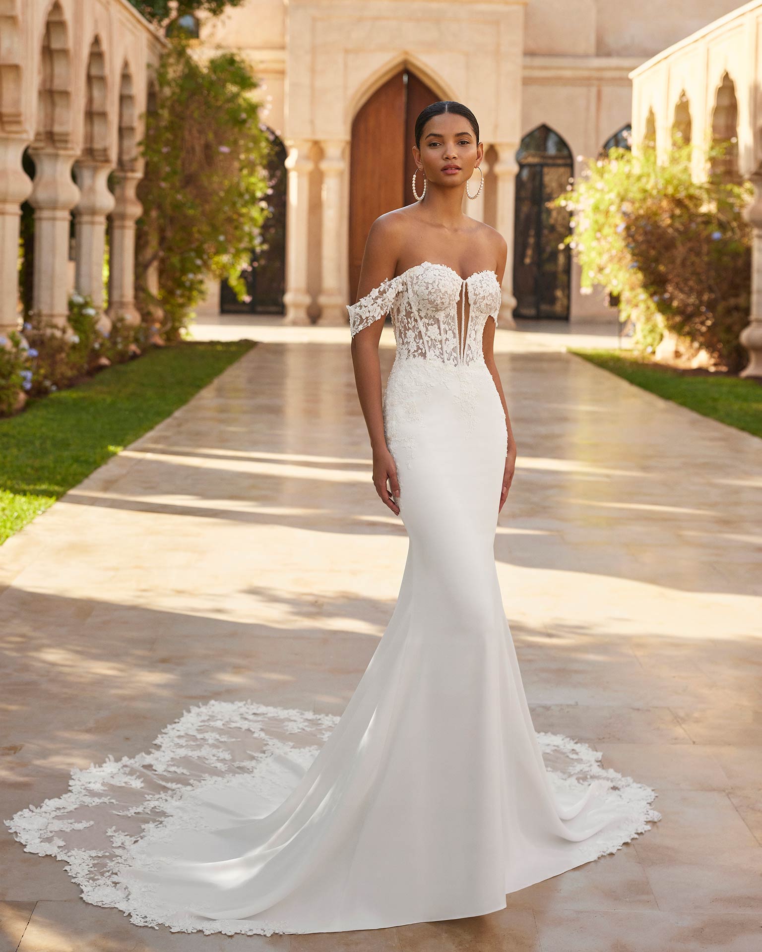 Vestito da sposa a sirena con corpetto bustier Rosa Clarà 2026