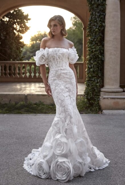 Vestito da sposa con decori 3D Pronovias 2026 Vestito da sposa con decori 3D Pronovias 2026
