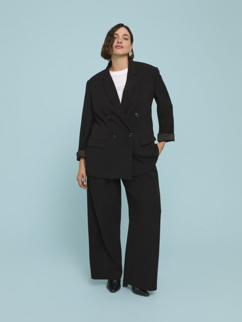 Fiorella Rubino Tailleur Curvy nero Collezione autunno inverno 2025 2026 Fiorella Rubino Tailleur Curvy nero Collezione autunno inverno 2025 2026