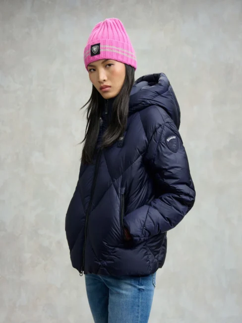 Blauer piumino a rombi colore blu sodalite