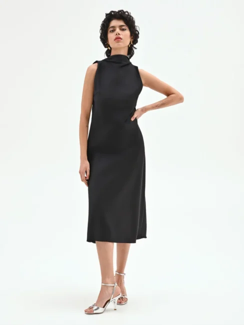 Abito in raso nero Rinasicmento