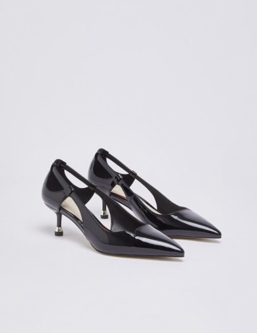 Decolletè in vernice nera con tacco basso