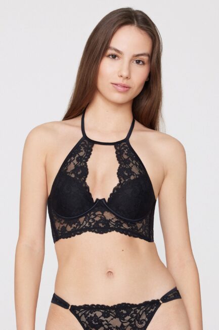 Sensuale completino intimo in pizzo nero Tezenis per San Valentino 2026