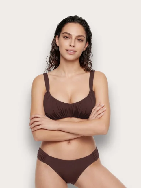 Bikini modello Iconic con top bralette estate 2026