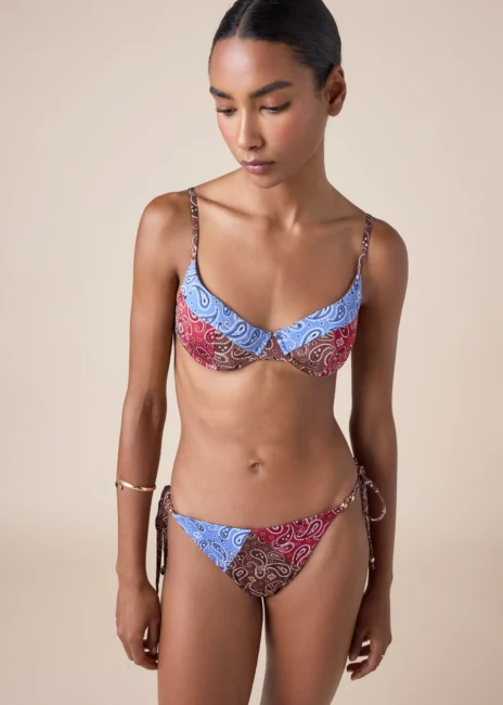 Costume con reggiseno a balconcino e brasiliana Calzedonia 2026 Costume con reggiseno a balconcino e brasiliana Calzedonia 2026