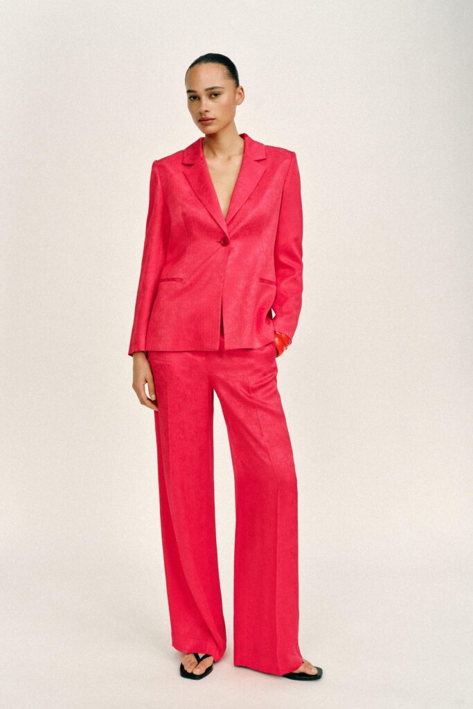 Tailleur Zara jacquard color rosso lampone primavera estate 2026