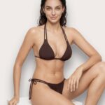 Bikini a triangolo con brasiliana con laccetti