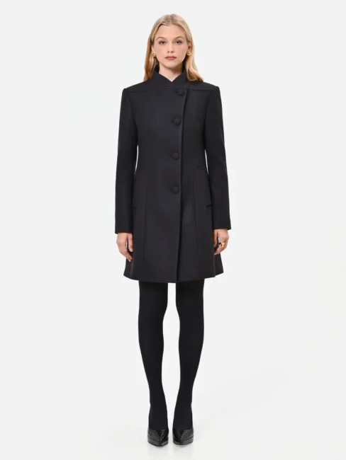 Elegante cappotto nero nuova collezione invernale Rinascimento Elegante cappotto nero nuova collezione invernale Rinascimento