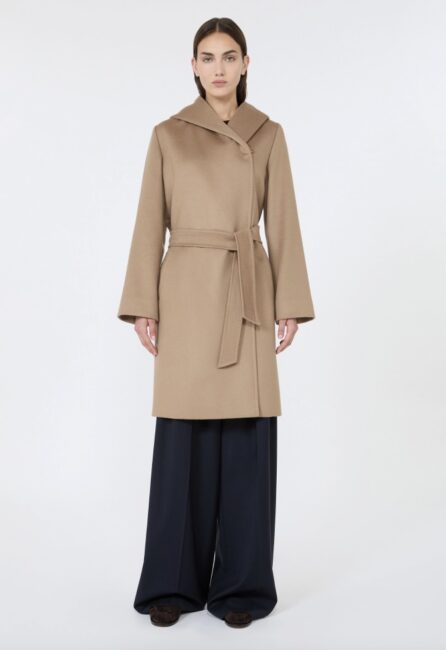 Cappotto corto a vestaglia inverno 2027 Cappotto corto a vestaglia inverno 2027