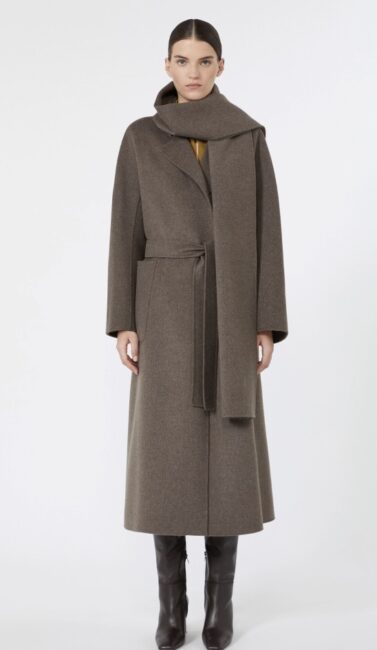 Cappotto lungo a vestaglia con cintura abbinata Cappotto lungo a vestaglia con cintura abbinata