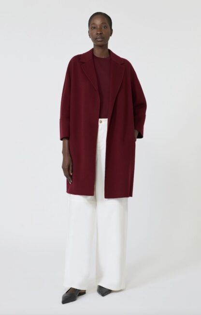 Nuovo cappotto bordeaux Max Mara inverno 2027 Nuovo cappotto bordeaux Max Mara inverno 2027