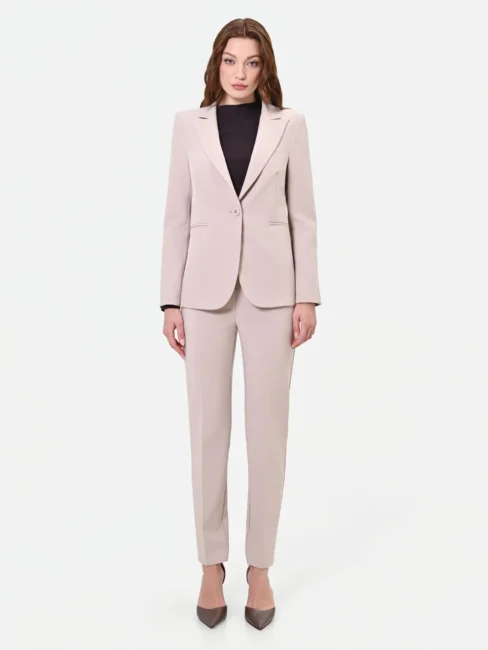 Tailleur beige Rinascimento